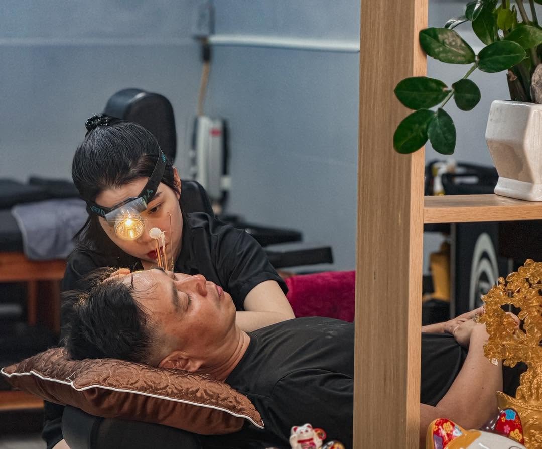 Lấy ráy tai, gội thư giãn