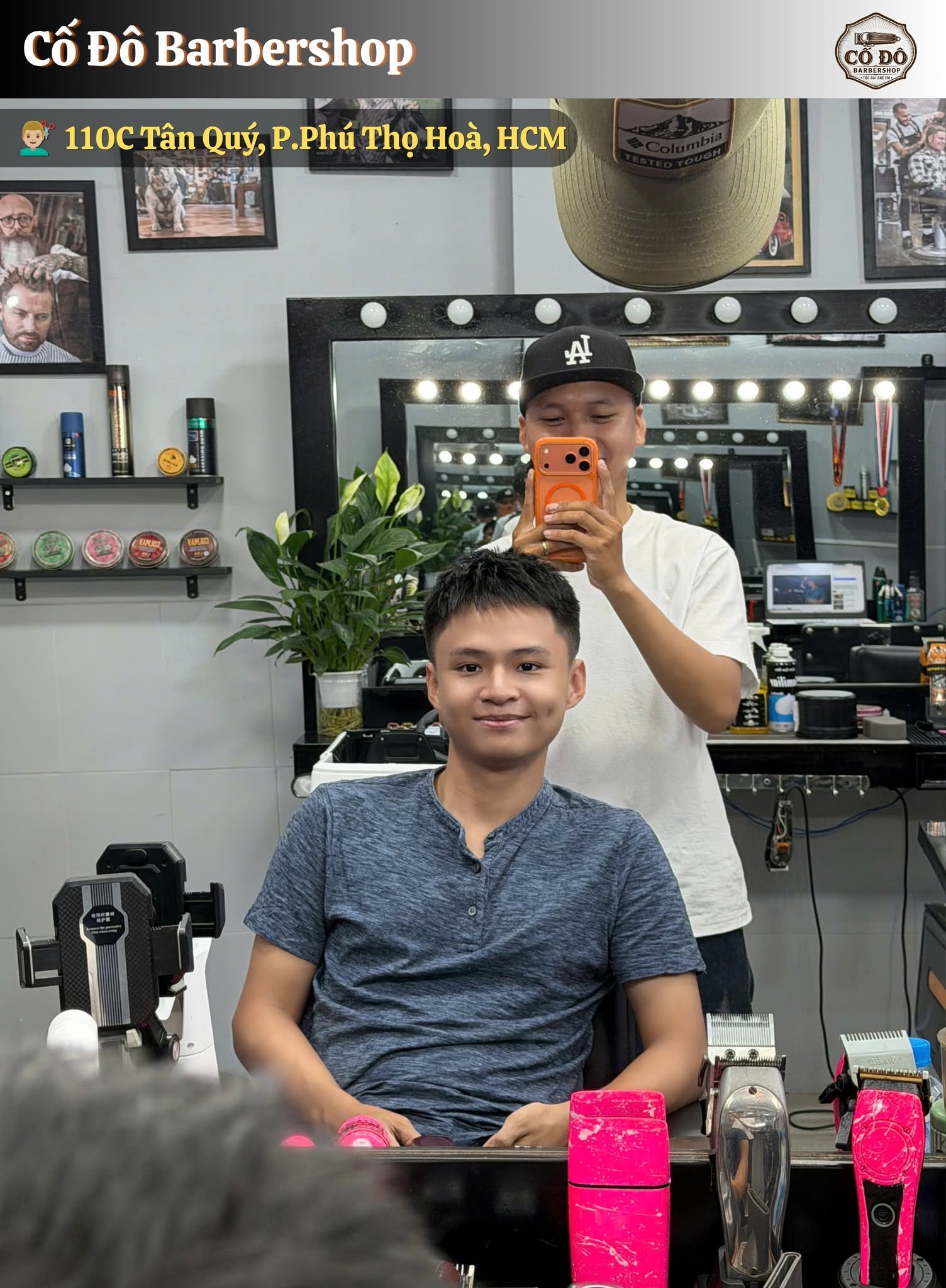 Khách cắt tóc tại Cố Đô Barbershop
